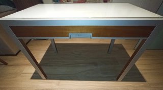 Mesa y 4 sillas comedor