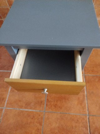 Mesilla auxiliar de madera.