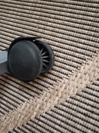 Silla de escritorio negra y gris