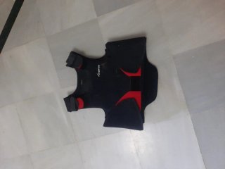 Chaleco equitación negro y rojo