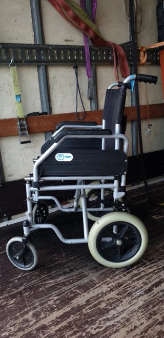 SILLA DE RUEDAS CON TRANSPORTE INCLUIDO