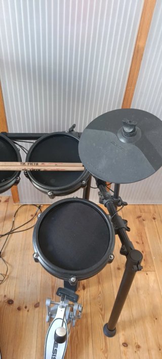 Batería Electrónica Alesis Nitro Mesh Kit