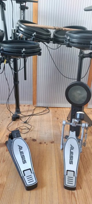 Batería Electrónica Alesis Nitro Mesh Kit