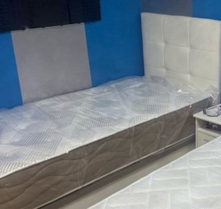 Nuovo materasso singolo con base a doghe