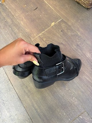 Botines Bershka Negros con Tachuelas