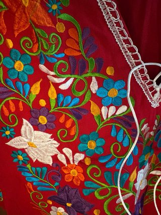 Blusa bordada multicolor