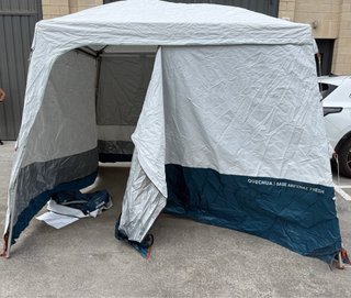 Carpa Plegable Quechua Azul y Blanca