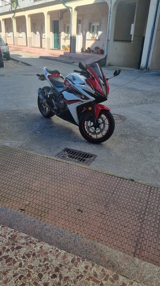 Honda CBR 500 R Roja y Blanca