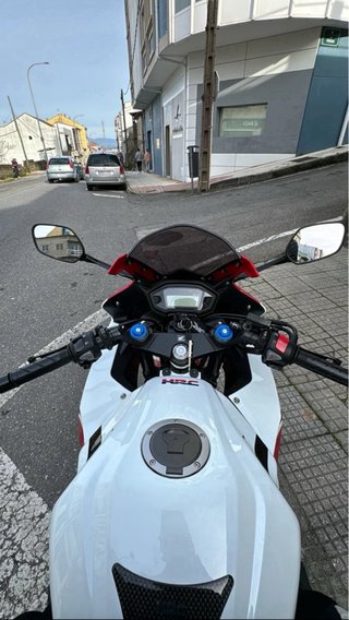 Honda CBR 500 R Roja y Blanca