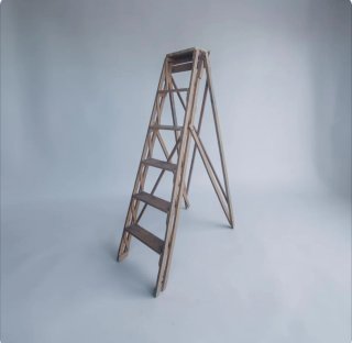 Escalera antigua de madera