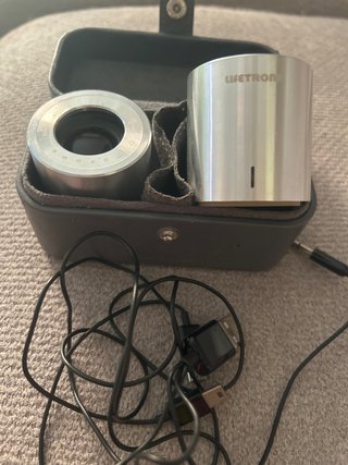 Altavoces Lifetrons con estuche