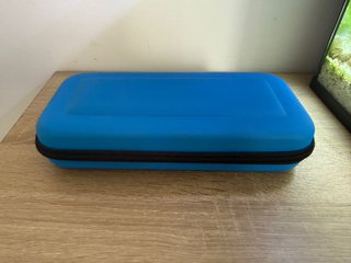 Nintendo Switch Azul y Rojo Completa