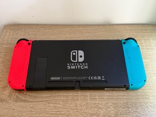 Nintendo Switch Azul y Rojo Completa
