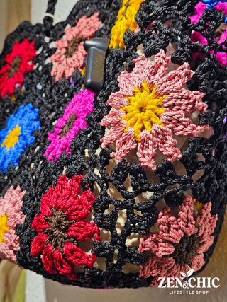 Bolso crochet negro con flores multicolor