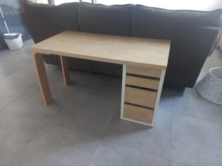 Scrivania da ufficio in legno e plastica