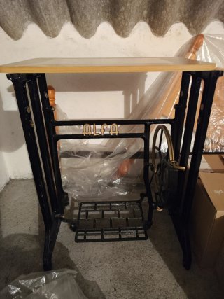 Mesa de máquina de coser ALFA