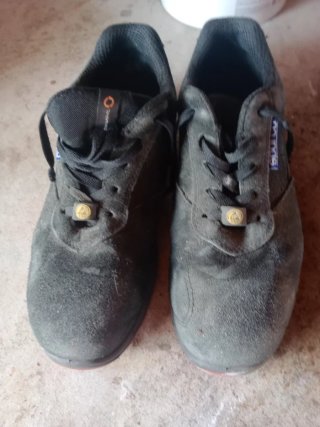 Zapatos de seguridad Sparco negros y rojos
