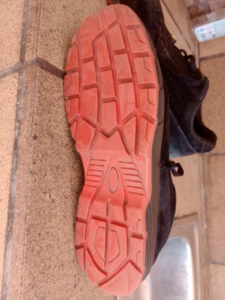 Zapatos de seguridad Sparco negros y rojos