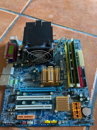 Placa Base Gigabyte + Intel Dual Core + 2 gb ram