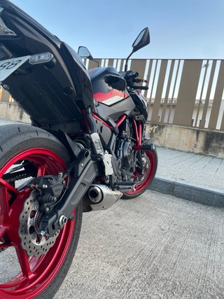 Kawasaki Z650 Negra/Roja