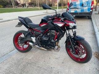 Kawasaki Z650 Negra/Roja