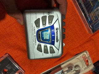 Walkman Panasonic con radio FM e cuffie nuove