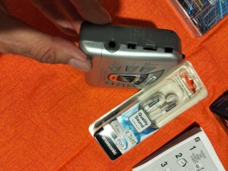 Walkman Panasonic con radio FM e cuffie nuove