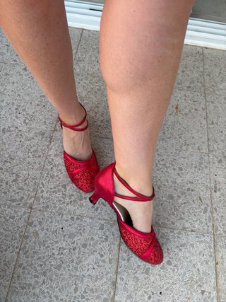Zapatos de baile rojos brillantes