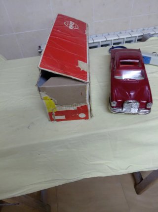 Coche antiguo Mercedes Gama 375