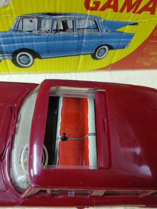 Coche antiguo Mercedes Gama 375
