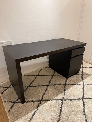 Mesa de escritorio de madera negra