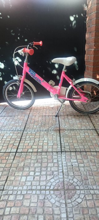 Bicicleta rosa infantil