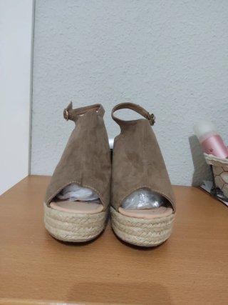 Sandalias cuña beige/marrón