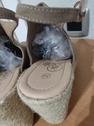 Sandalias cuña beige/marrón