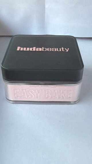 Huda Beauty Easy Bake Cipria