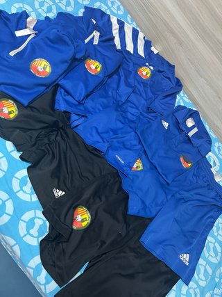 Jabac terrasa Conjunto Ropa Fútbol Azul y Negro.