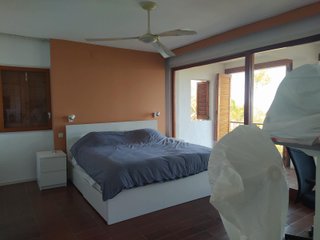 Cama y mesita de noche