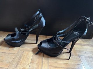 Sandalias de tacón Marypaz negras
