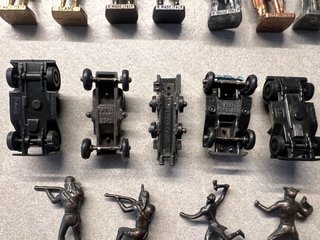 45 Soldatini Metallo + 5 Veicoli Anni '70