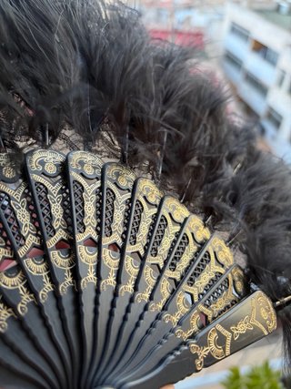 Abanico de plumas negro y dorado Gran Gatsby