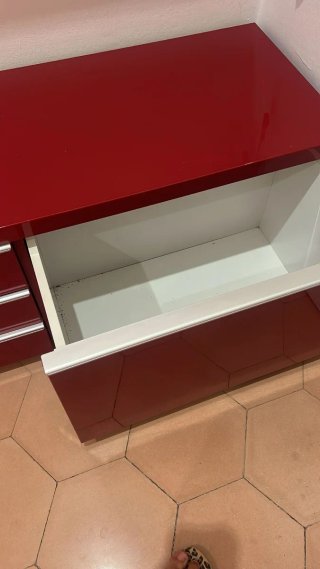 Urgente  Mueble de salón Ikea rojo