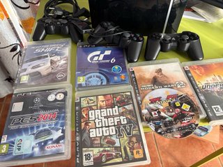 Consola PS3 Negra + 8 Juegos y 3 Mandos