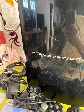 Consola PS3 Negra + 8 Juegos y 3 Mandos