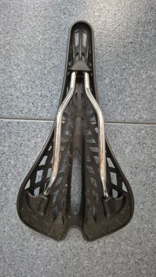 Sillín VERTU bicicleta carretera Negro