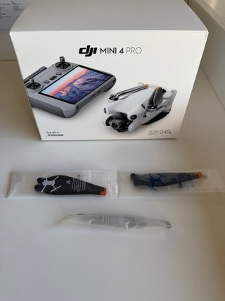 Dron DJI Mini 4 Pro Blanco (249gr)  + Dji rc 2