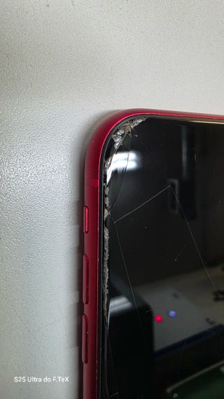 iPhone 11 Vermelho - Apenas para Peças