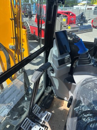 Miniexcavadora MB CDM6035