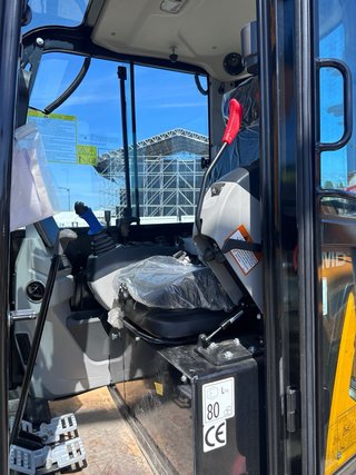 Miniexcavadora MB CDM6035