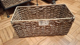 Mueble de mimbre y metal