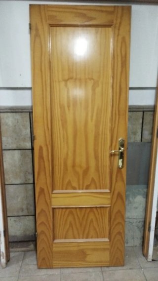 Puerta de madera interior
